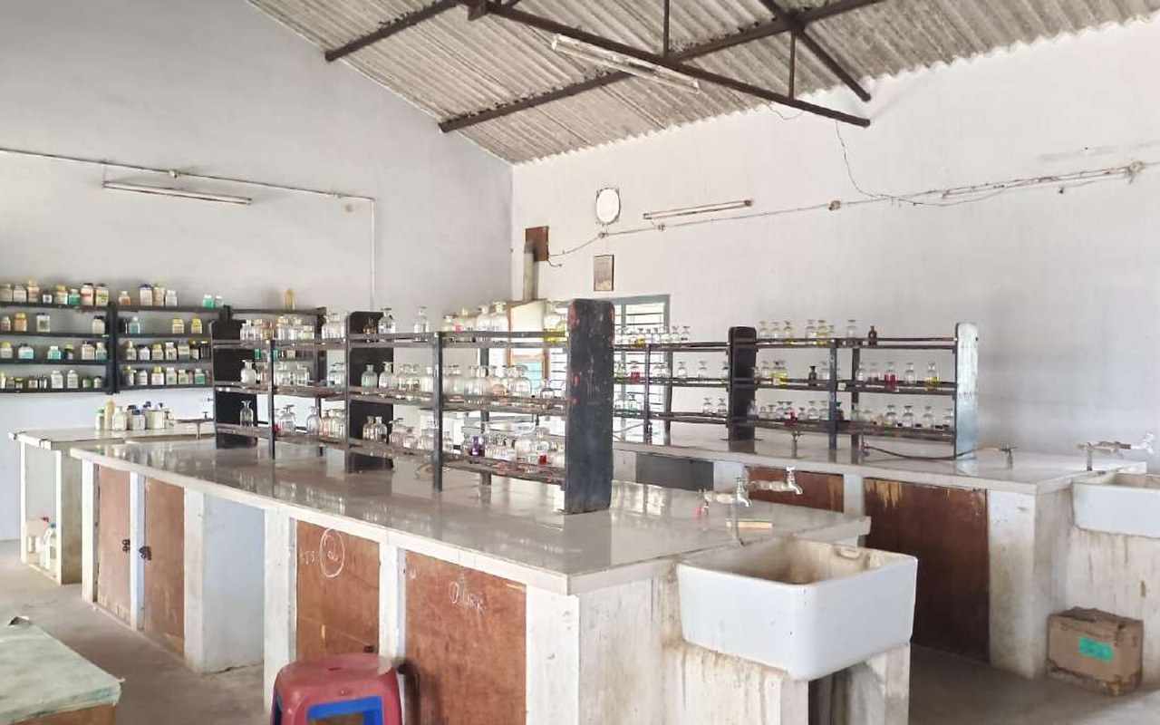 Ideal College laboratories